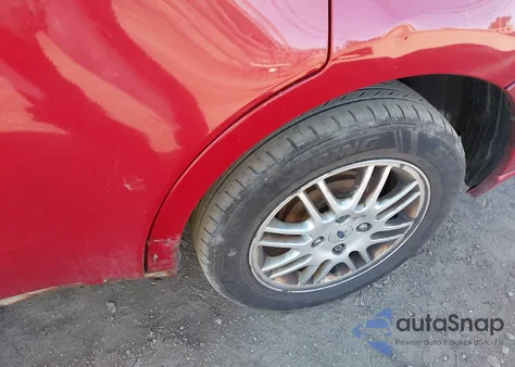 2010 Ford Focus Se z USA, uszkodzony, nr VIN 1FAHP3FN5AW296009